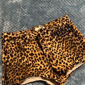 ⚡️ leopard shorts